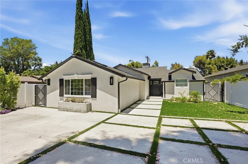21231 San Miguel Street