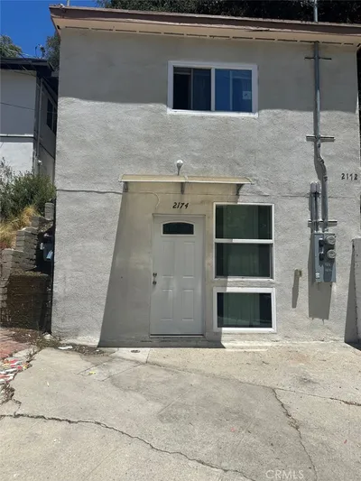 2174 N Beverly Glen