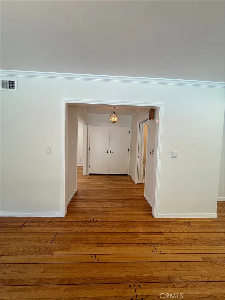 Interior 4
