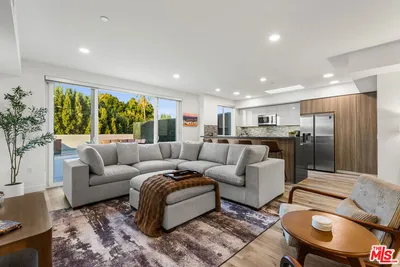 4806 Sylmar Ave PENTHOUSE PH2