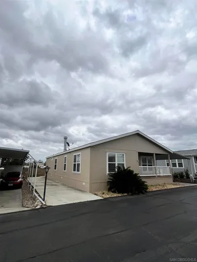 1219 E Barham Dr SPC 81 photo 2