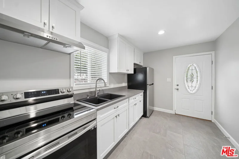 1545 W 23rd Street photo 2