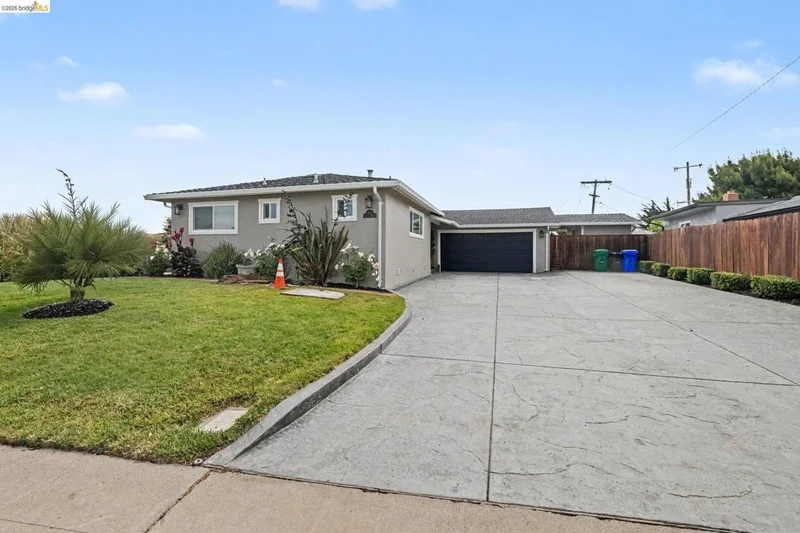 3054 Glynis Dr