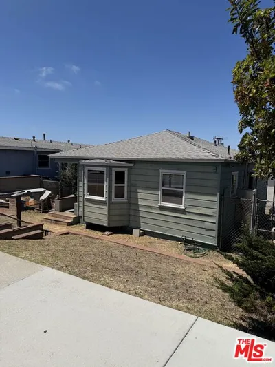 507 E Grand Avenue photo 2