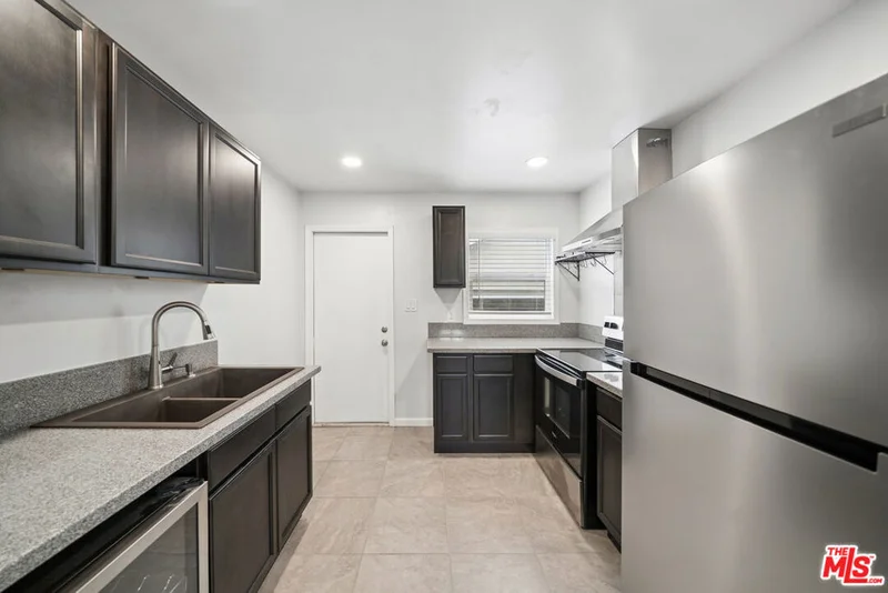 1543 W 23rd Street photo 2