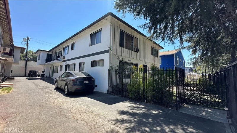 14222 Calvert Street 3 photo 2