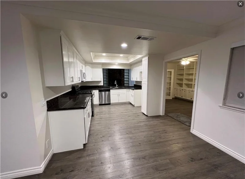 122 Fulton Way photo 2