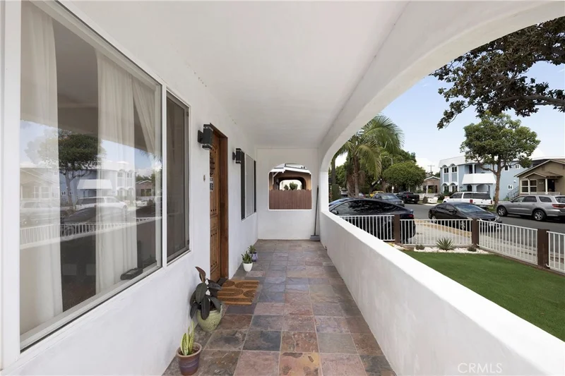 5447 Lime Avenue photo 2