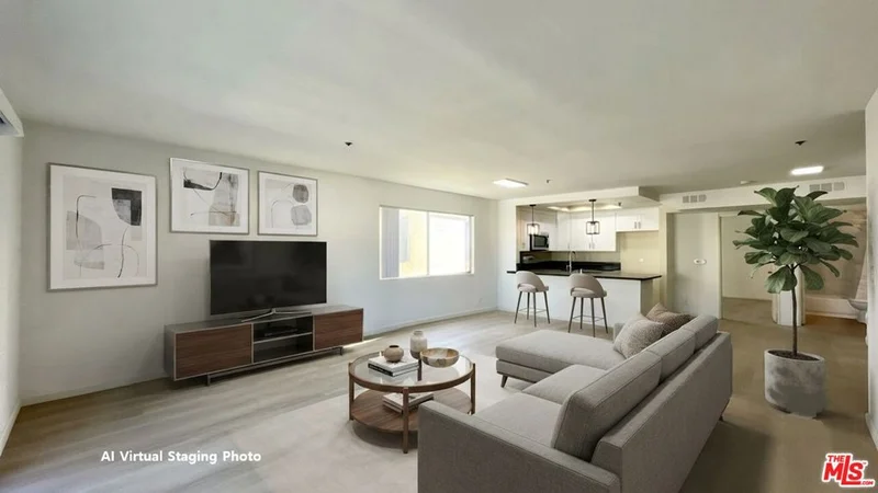 420 S Harvard Boulevard 301 photo 2