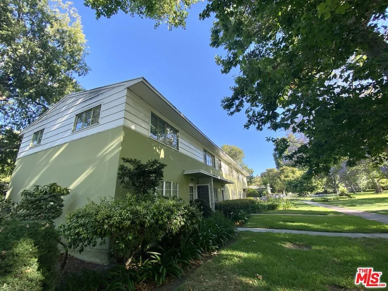 5431 Village Green photo 2