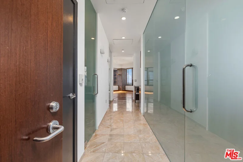 1100 Wilshire Boulevard 2911 photo 2