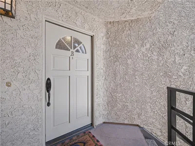5738 Skyview Way Unit B photo 2