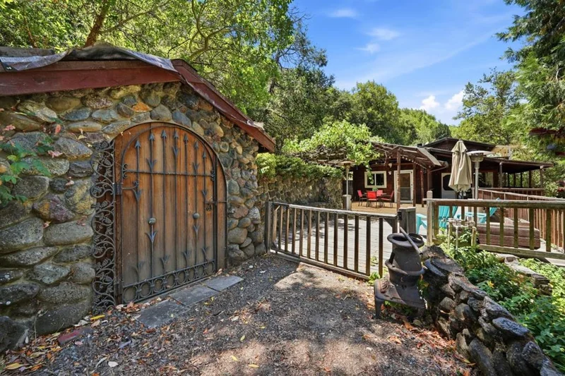 322 Casa Loma Road