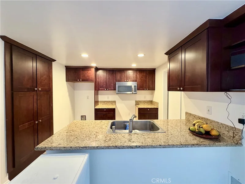 513 E Fairfield Court photo 2