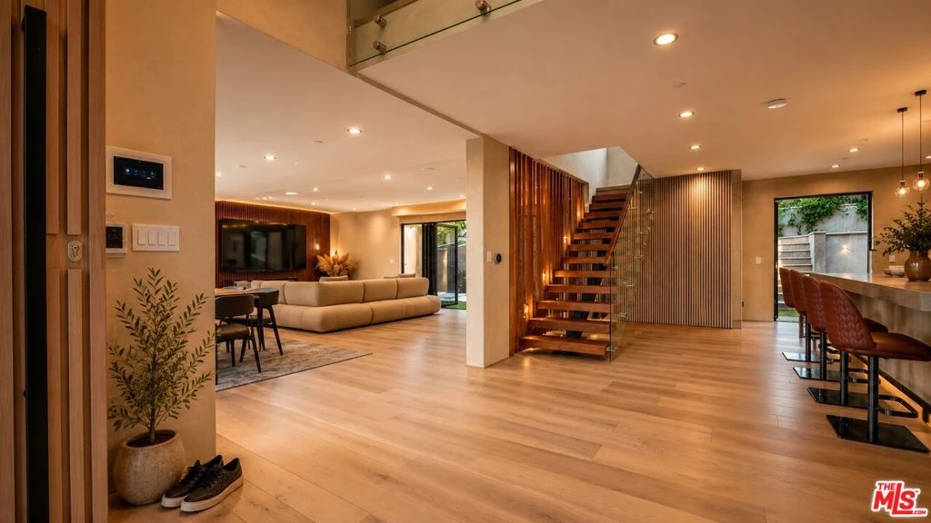 Interior 4