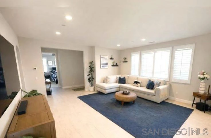 Interior 4