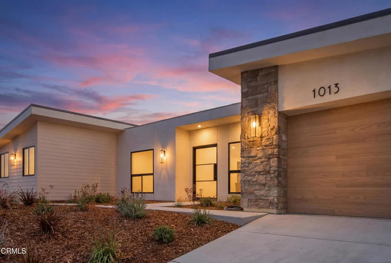Photo 2 of 1013 Colina Vista