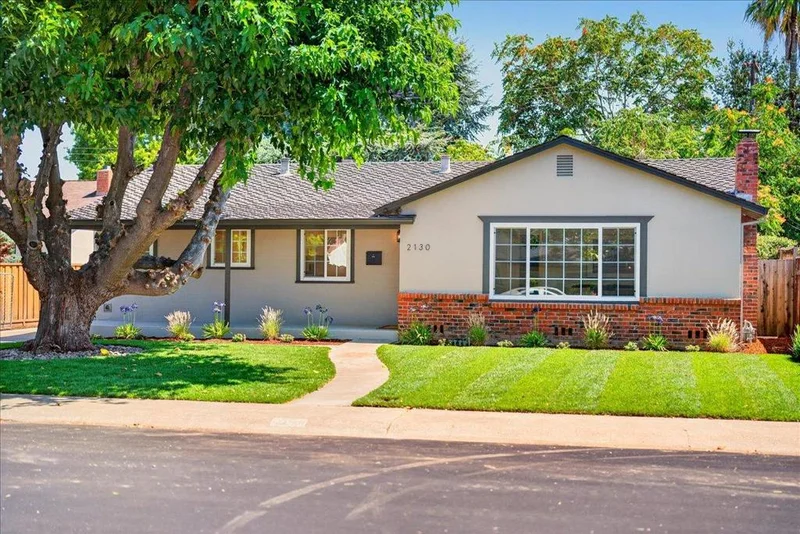 2130 Roenoke Way