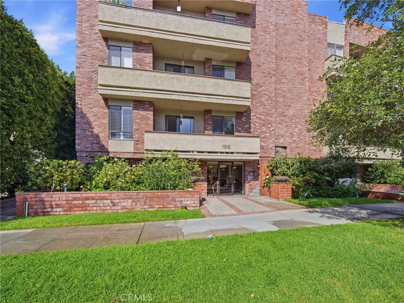 1315 roxbury dr 204