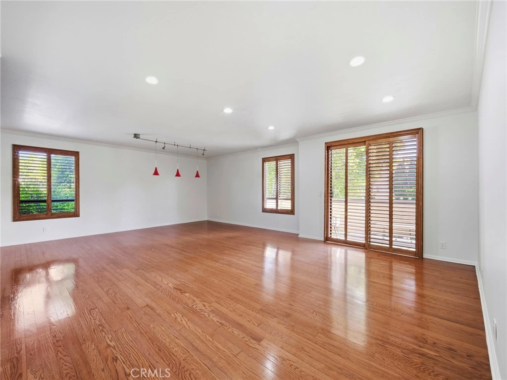 Interior 4