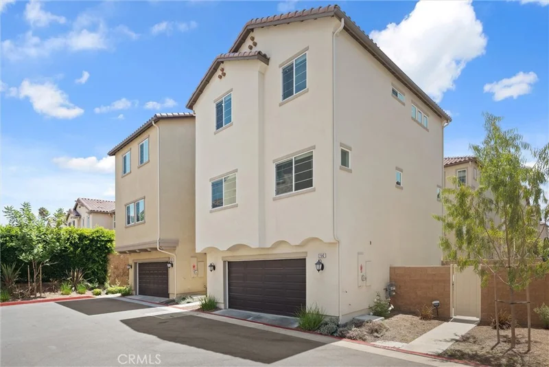 Photo 2 of 27642 S Rosewood