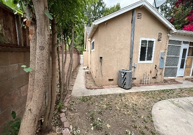 Photo 2 of 7106 Jellico Avenue