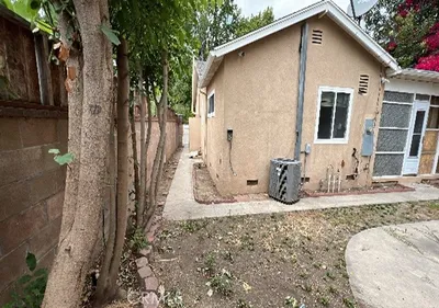 7106 Jellico Avenue photo 2