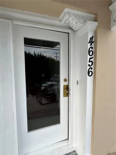 4656 Oakwood Ave photo 2