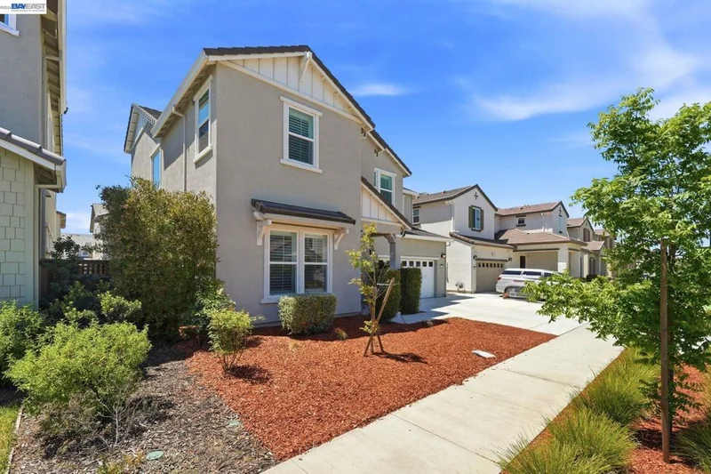 Photo 2 of 1550 Plumas Dr