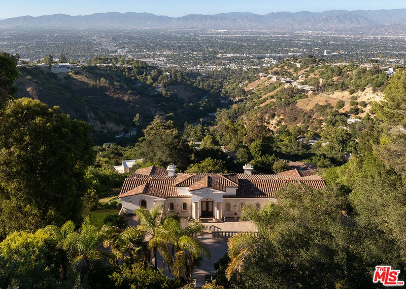 Photo 2 of 14655 Mulholland Drive