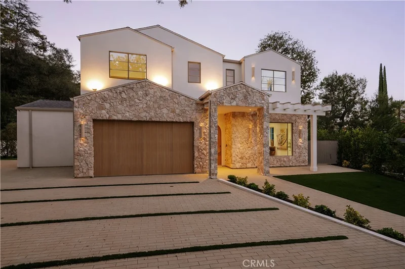 Photo 2 of 16933 Bosque Drive