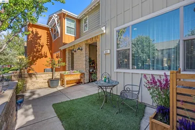 241 Fennel Way photo 2