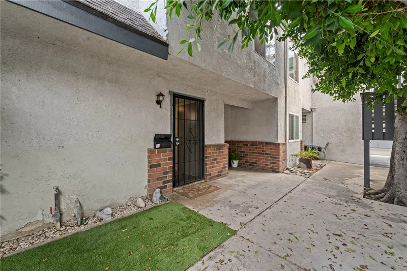 Photo 2 of 11321 Parkgreen