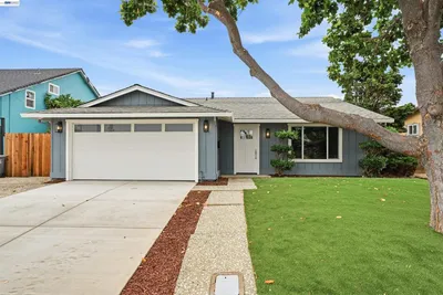 3044 San Andreas Dr