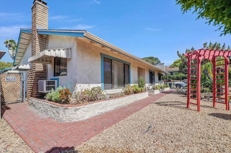 Photo 2 of 1154 Monte Vista Dr
