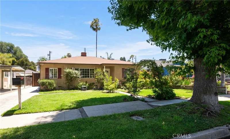 4722 Ventura Canyon photo 2