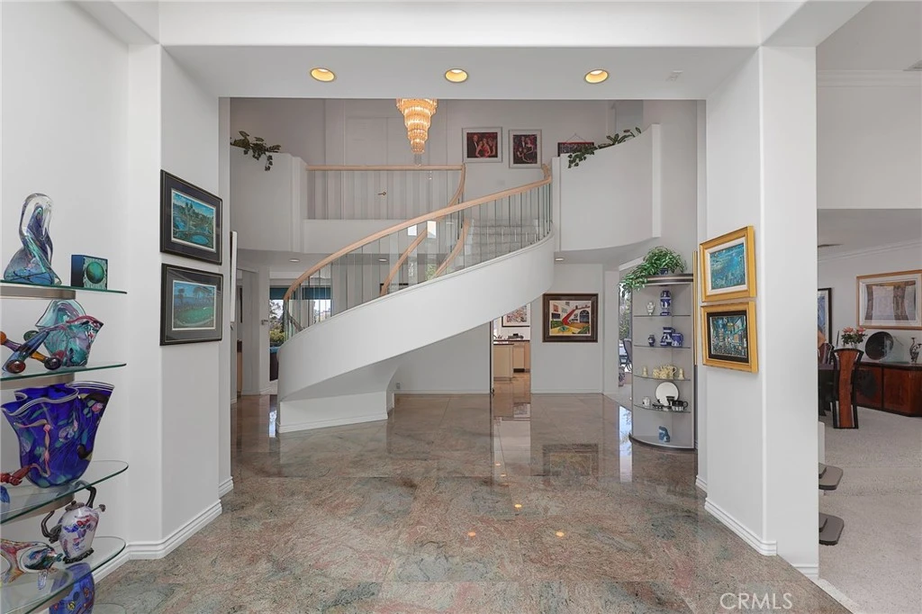 Interior 4