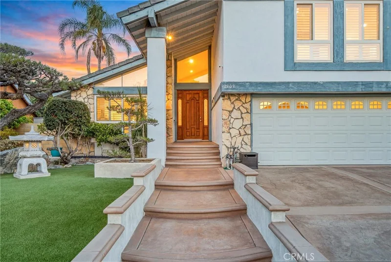 2909 S Diamond Street photo 2