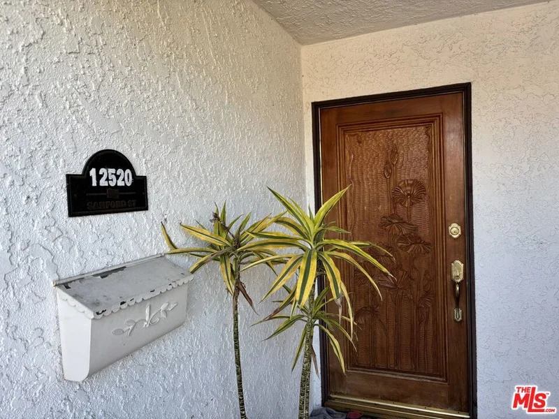 12520 Sanford Street photo 2