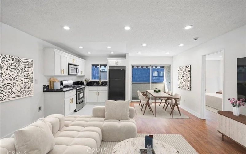 18530 Hatteras 333, Los Angeles, CA 91356