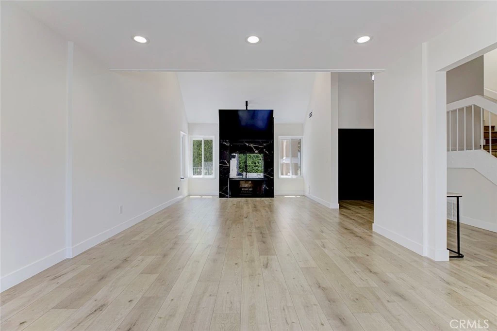 Interior 4