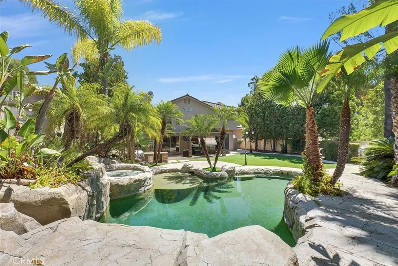 7521 E Hollow Oak Road