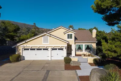 2738 VICTORIA CIR