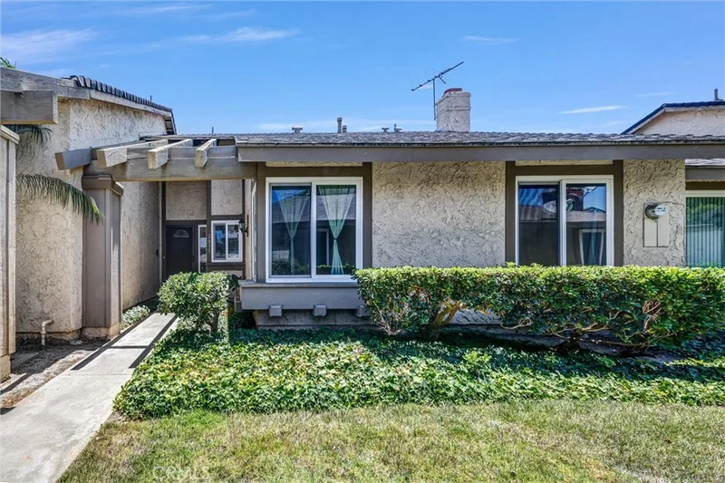2035 E Blackwood