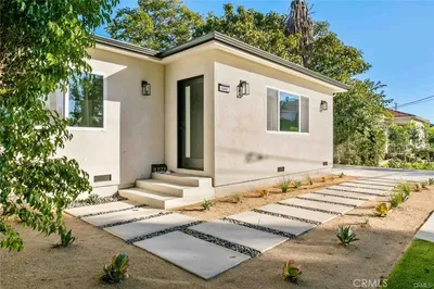 6842 Cedros Avenue photo 2
