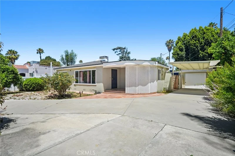 Photo 2 of 15841 Marlin Place