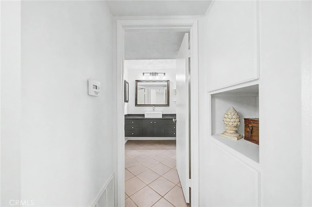 Interior 4