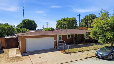2495 Gloria Way