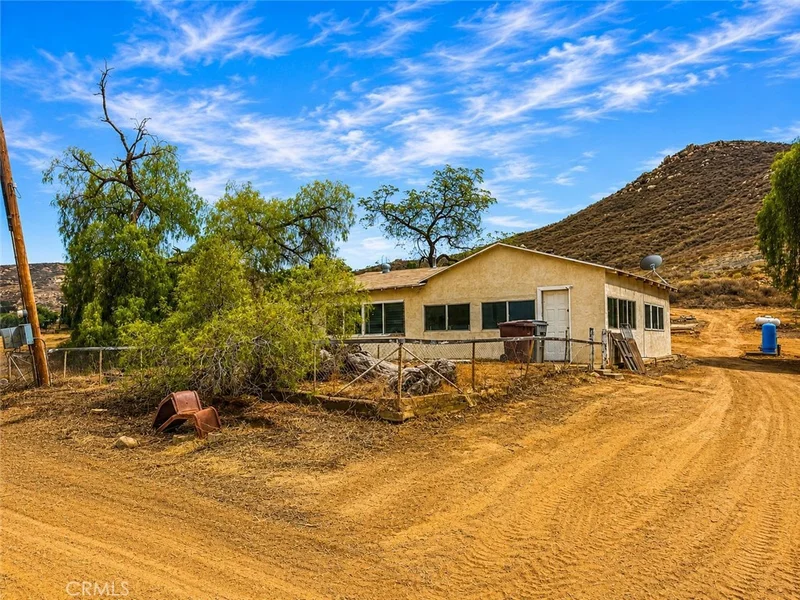 Photo 2 of 15953 Cajalco Road