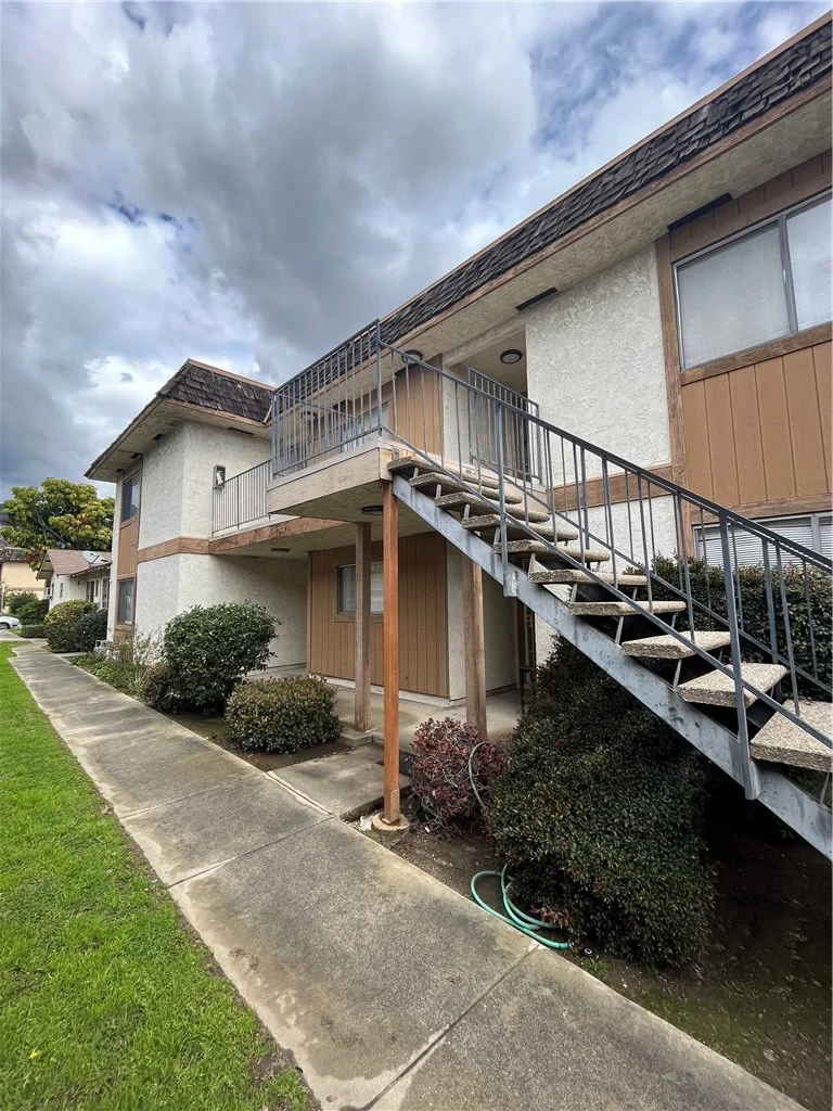 320 W Mountain View B, Glendora, CA 91741